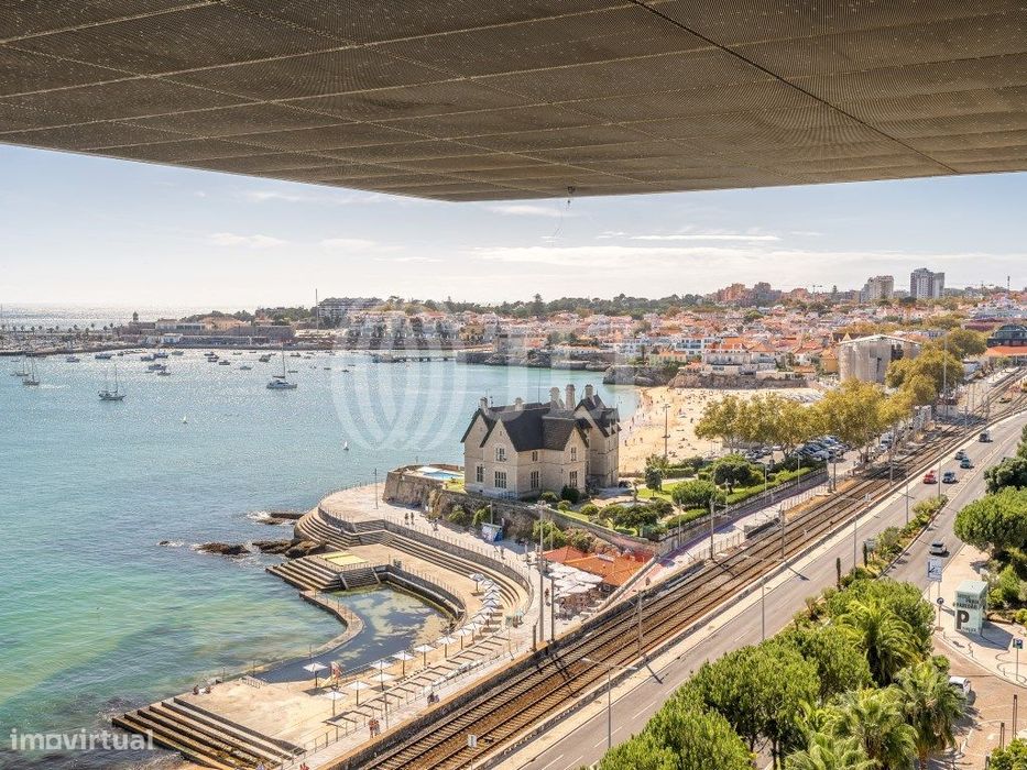 Apartamento T3+1 duplex vista mar em Cascais