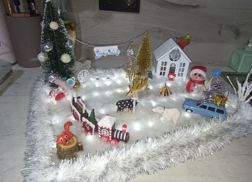 Шкільна поробка зимова казка.