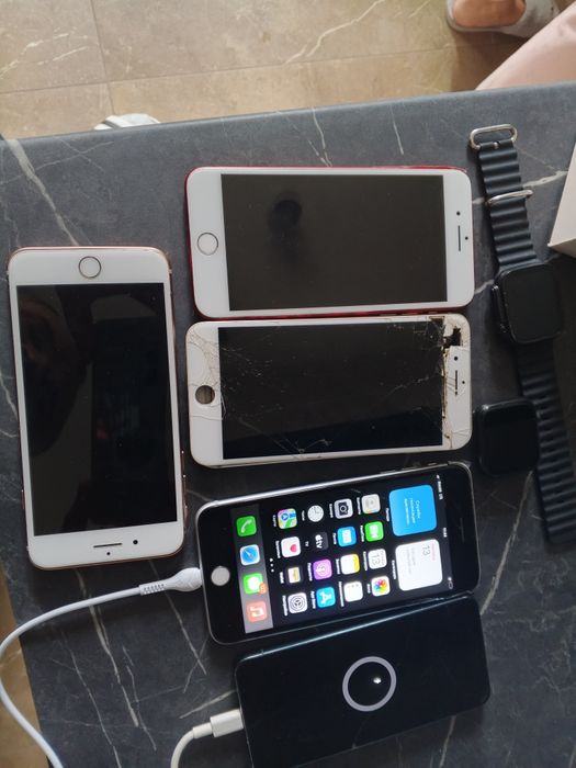 iPhone 8 plus i Samsung s 22  и часыi час 2 шт