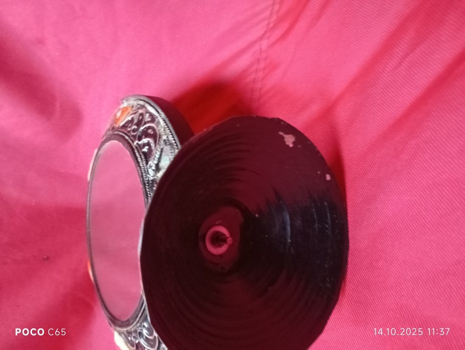 Винтажное зеркало ручной работы.