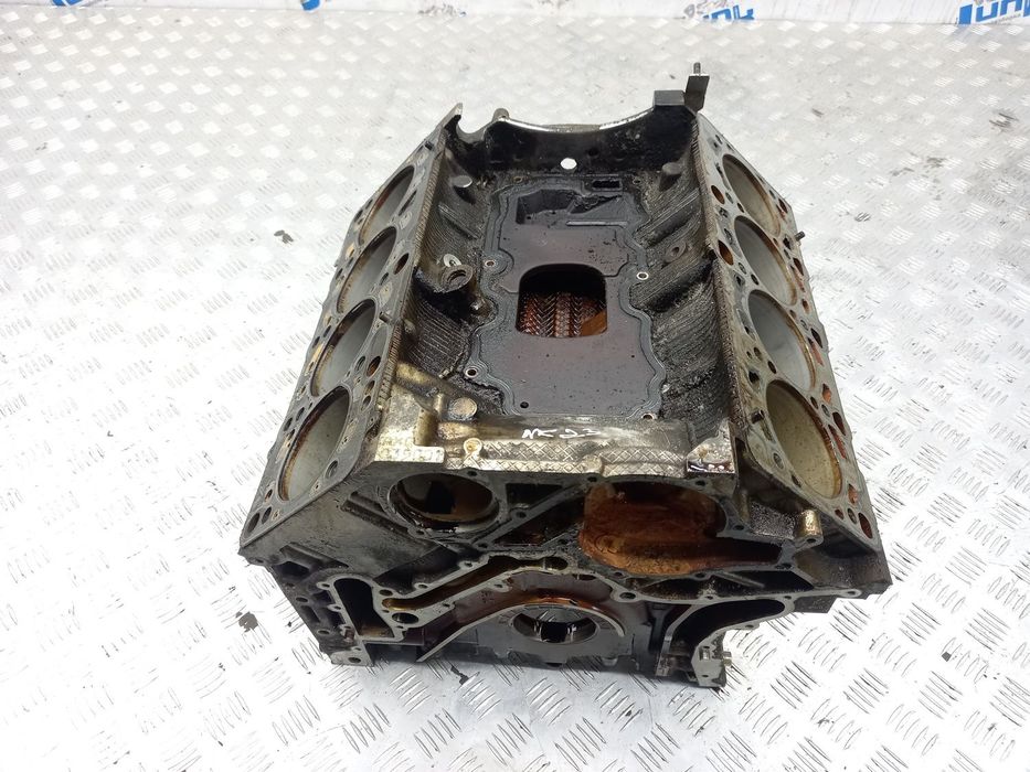 Блок цилиндров 4.2 AXQ 077100103MX для Volkswagen Touareg I 2002-2010