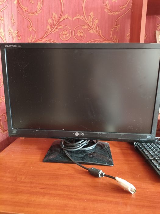 Продам монітор в гарному стані.