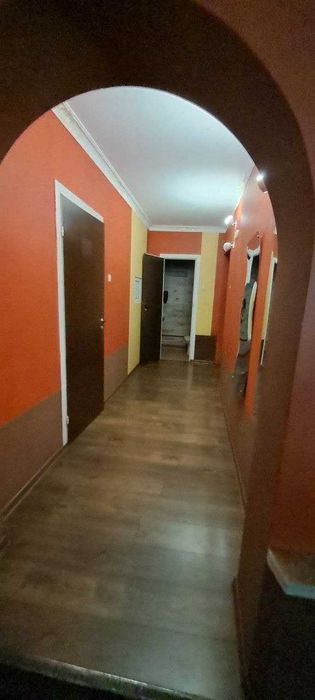 Приміщення для бізнесу 300 м² у центрі міста з меблями та обладнанням