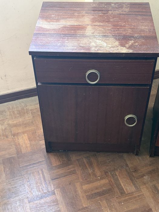 Cama de solteiro e casal com estrado mesa de cabeceira e comoda