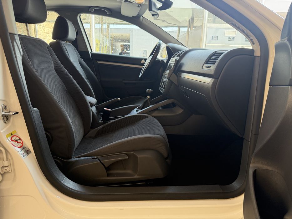 Volkswagen Jetta — fotografia 8