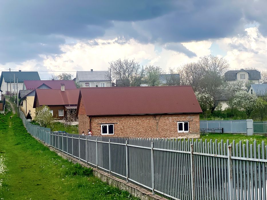 Хата,гараж,сауна,озеро,літня кухня,стайня,