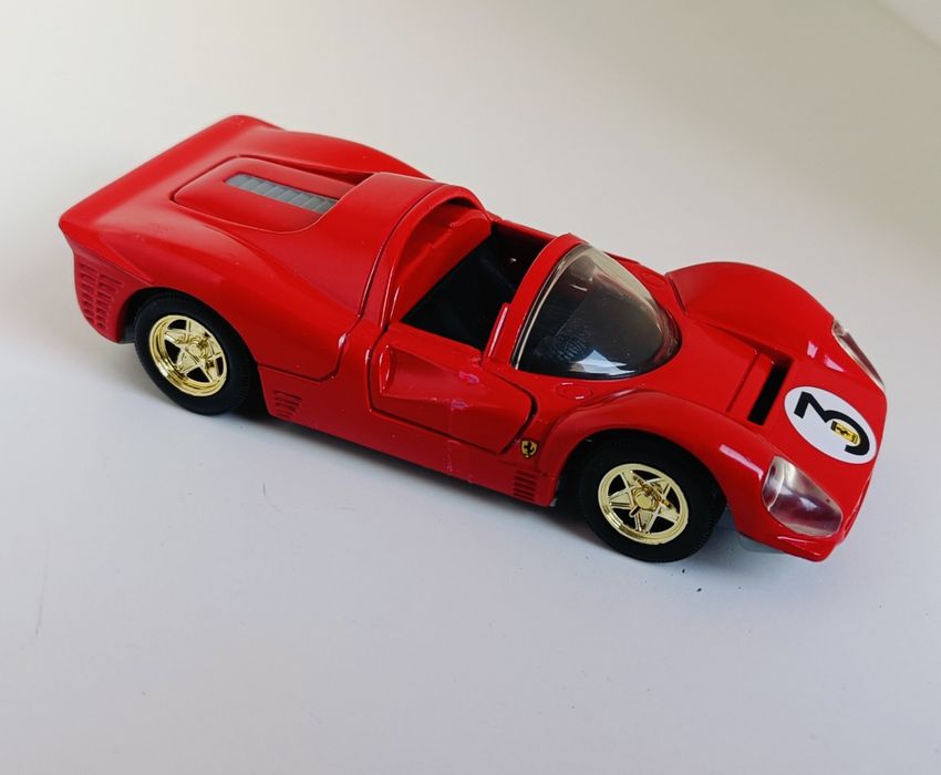 Ferrari 330 P4 (1967)

Miniatura em bom estado com caixa

Escala 1/36