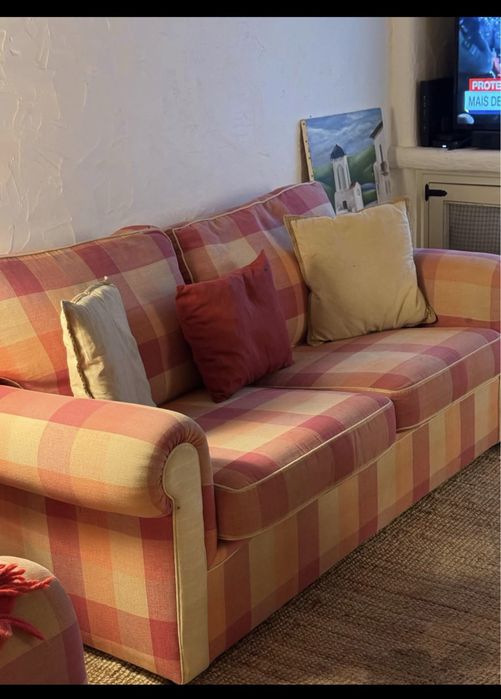 2 sofas iguais em muito bom estado