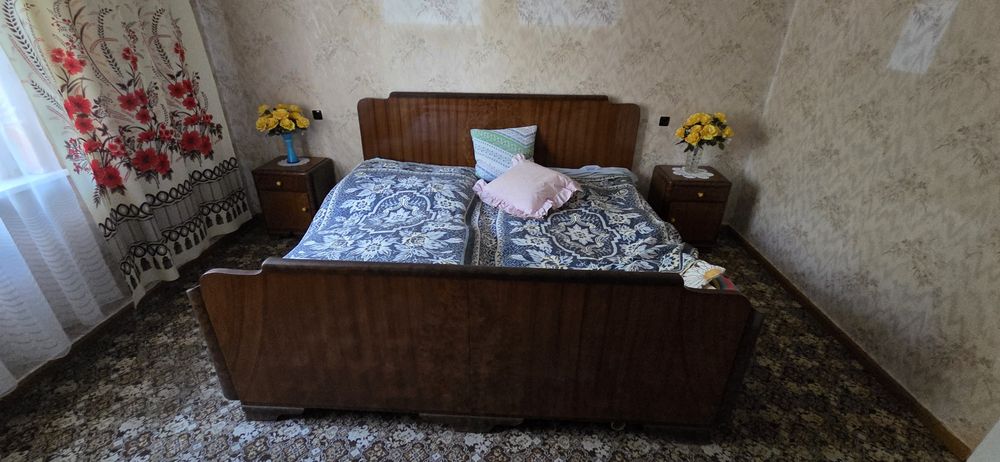 Komplet  łóżko i szafki