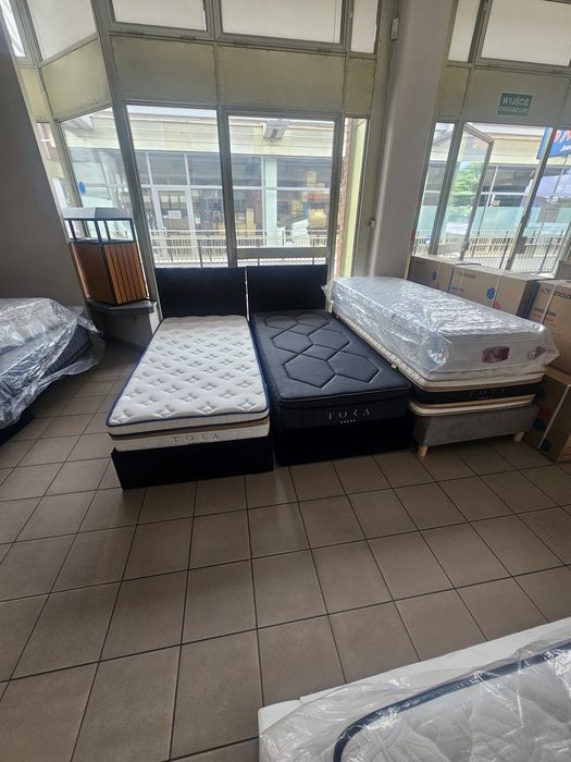 Materac 90x200 twardy po sesji zdjęciowej  nowy