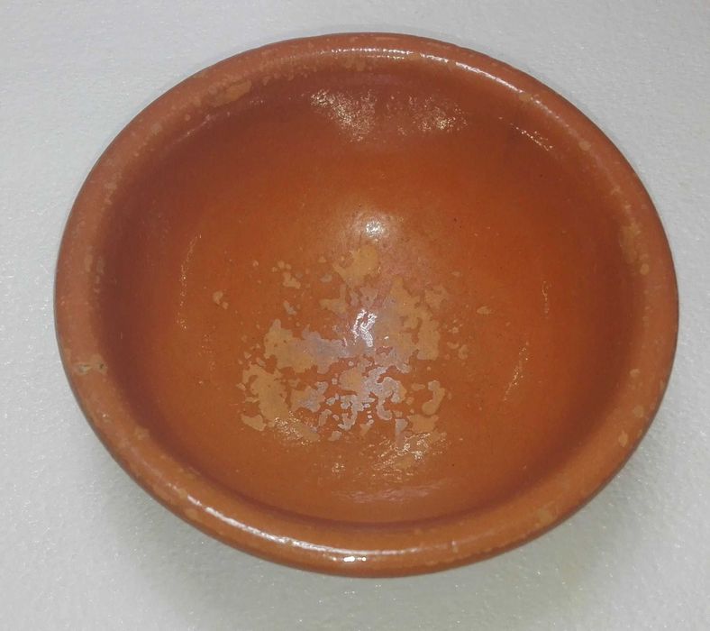 Tijelas e assador em barro vermelho