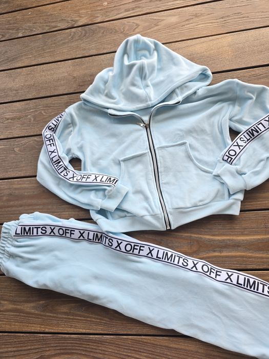 Mięciutki welurowy dres błękitny bluza na zamek kaptur joggery 152