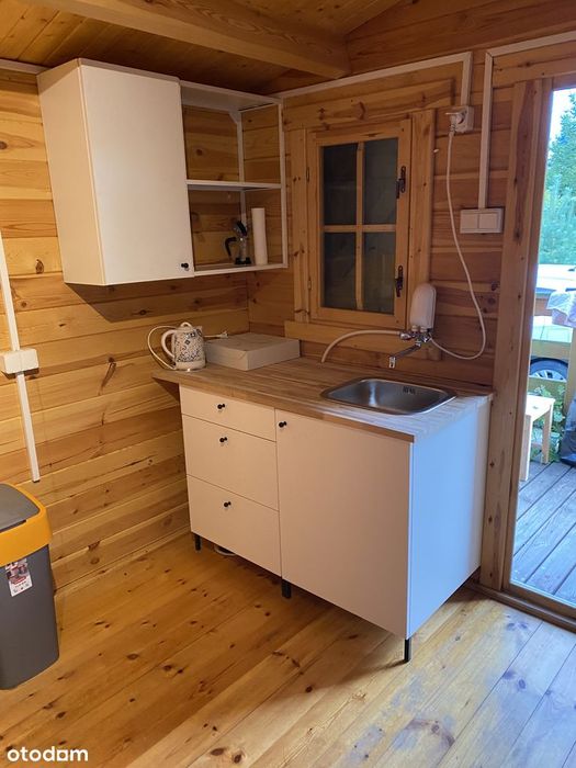 Ogrodzona działka 1288 m2 z domkiem 20 m2 i warunkami zabudowy