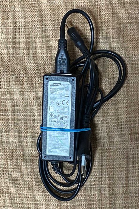 Монитор 19" Samsung S19D300N