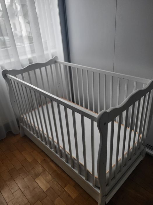 Łóżeczko dziecięce  białe