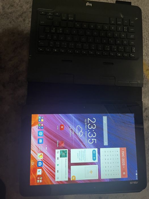 Планшет Asus з клавіатурою