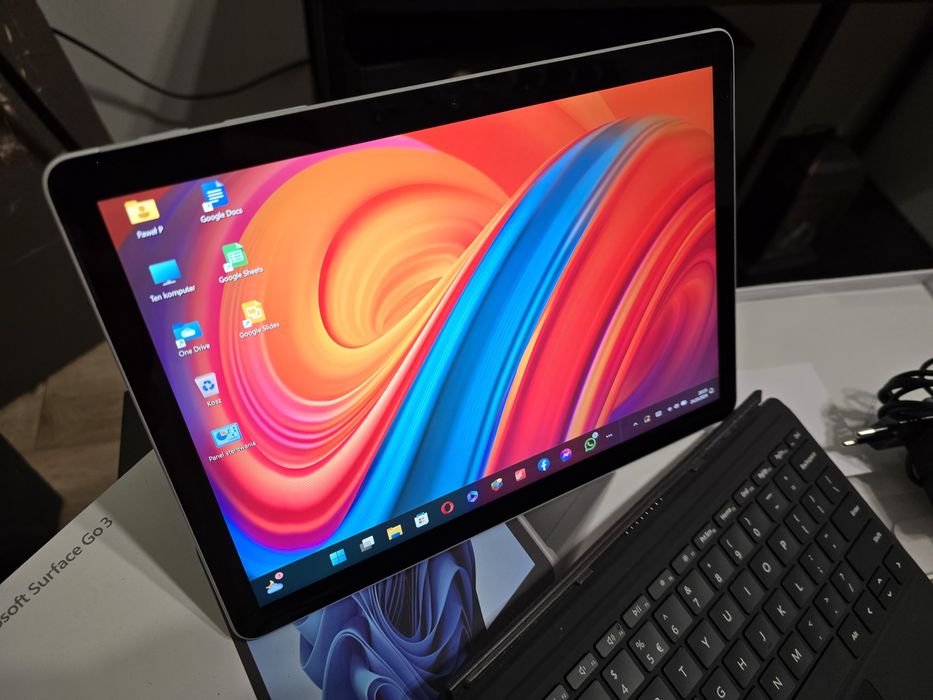 Microsoft Surface Go 3 + Type Cover + Dodatki