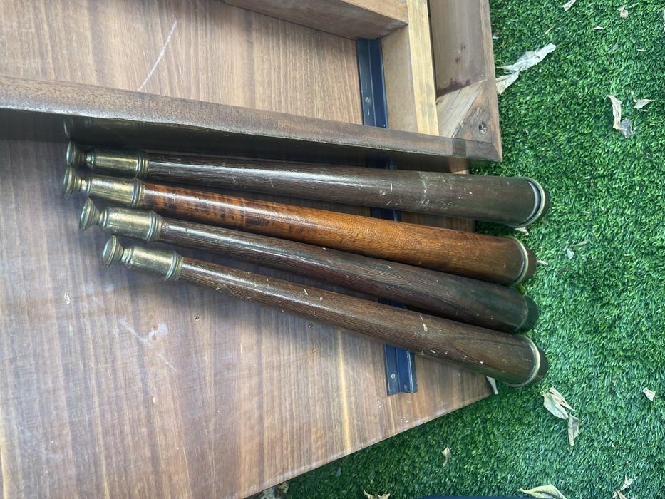 Mesa extensiva de madeira