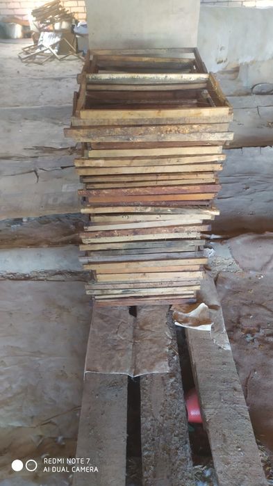 Рамки для вуликів з роздільниками Гофмана і без!