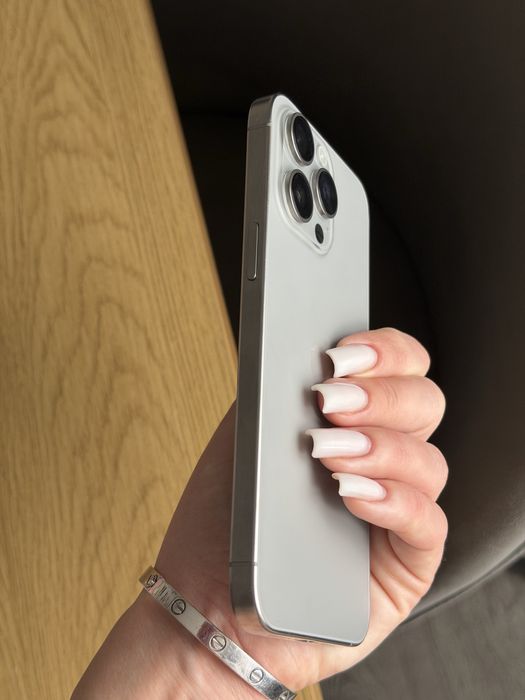 Продам! В Гарному стані ! Айфон 15 про макс 256 гб Natural , Сім.