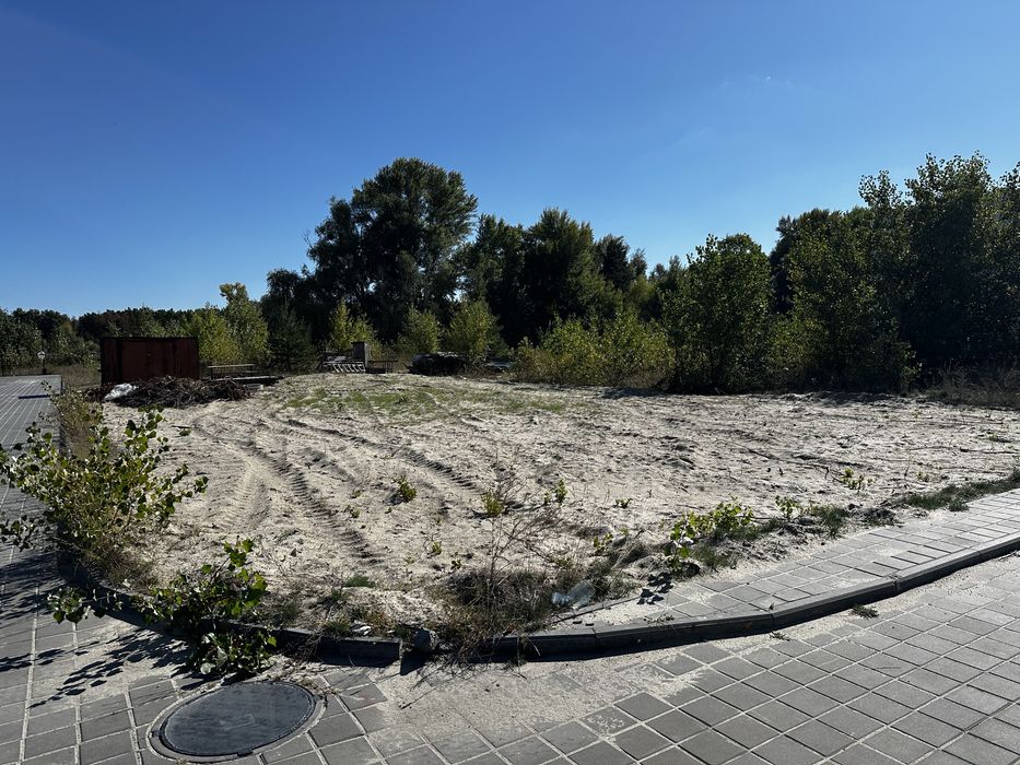 Ділянка під забудову на березі Дніпра в Riviera Club