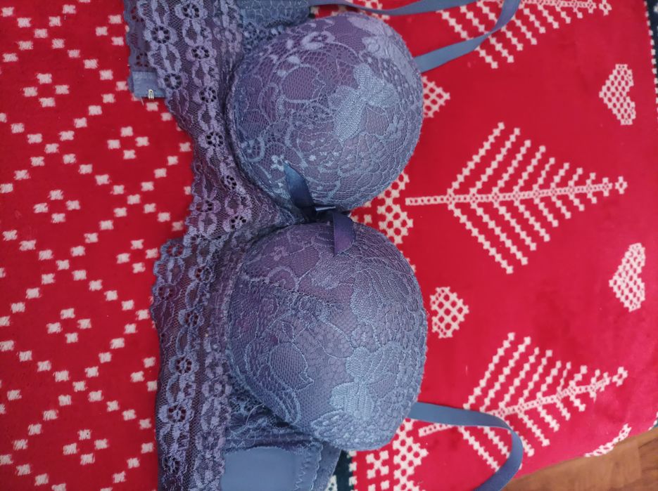 Biustonosz z poduszkami