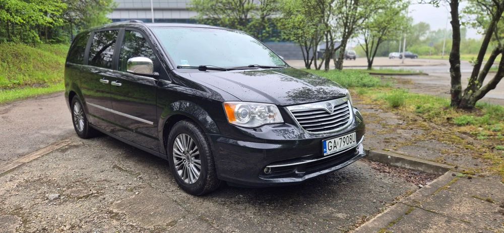 Lancia Voyager 2014 r, bardzo zadbany, beżowa tapicerka skóra, FV 23%