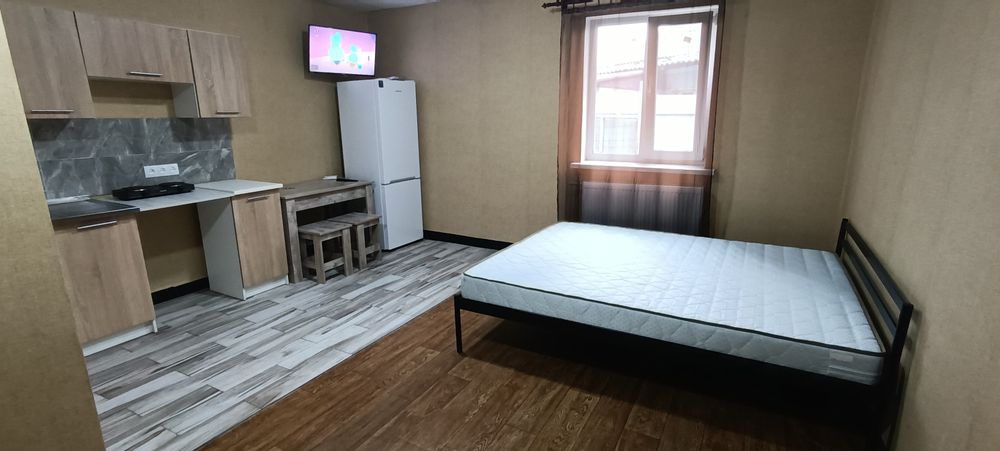 Метро Чернігівська 8хв, вул.Новаторів 9.