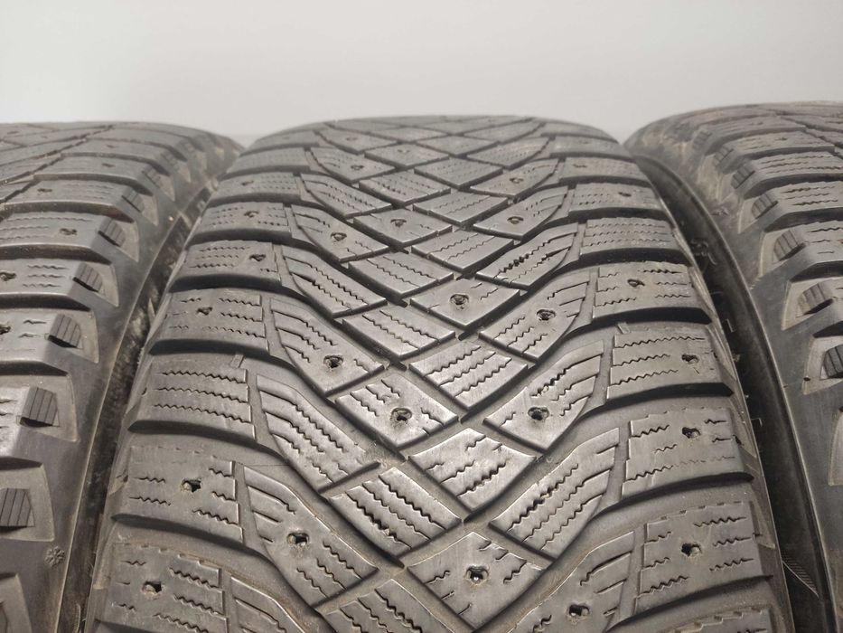 2x235/55R19 + 2x255/50R19 Goodyear UltraGrip Arctic 2 SUV, 2022 rok
