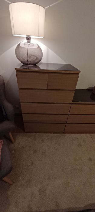 Cómoda MALM  com vidro escuro