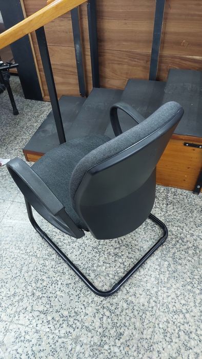 Cadeiras fixa com braços