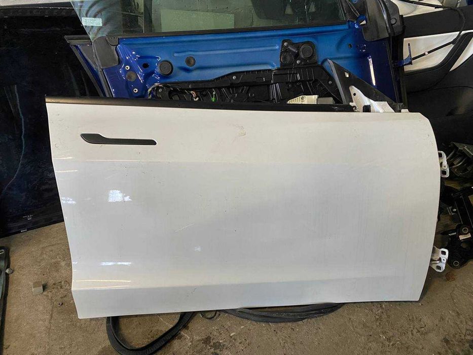 Двері передні задні Tesla Model 3 білі чорні сірі червоні сині графіт