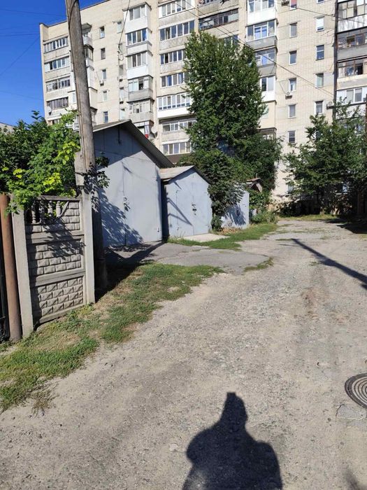 Гараж металевий з місцем