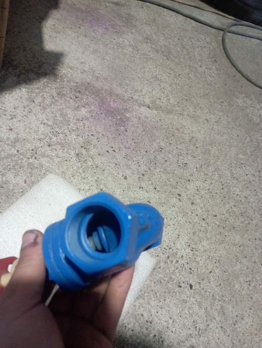 Крани для води гвинтові