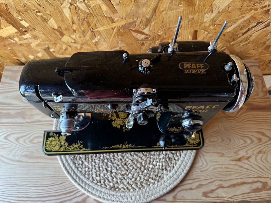 Pfaff 230 Automatic (1955) - Edição Limitada de Luxo com Decalques Dourados