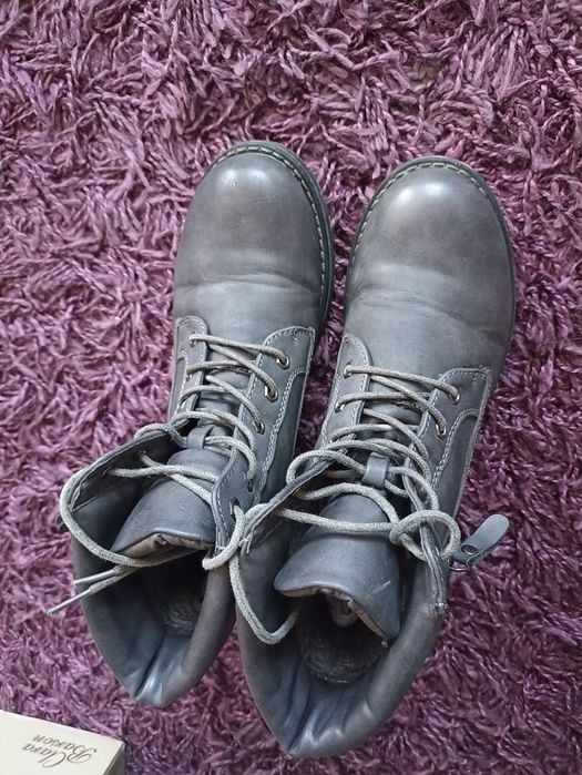 Szare ocieplane trapery 38