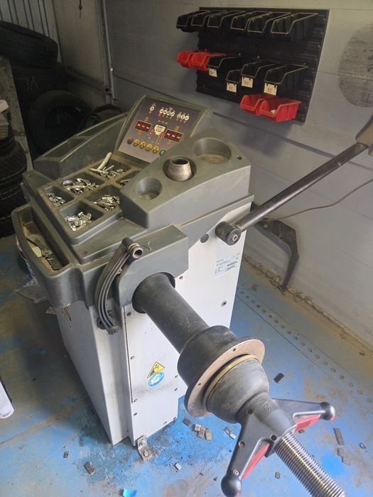 Wywazarka do kol samochodowych