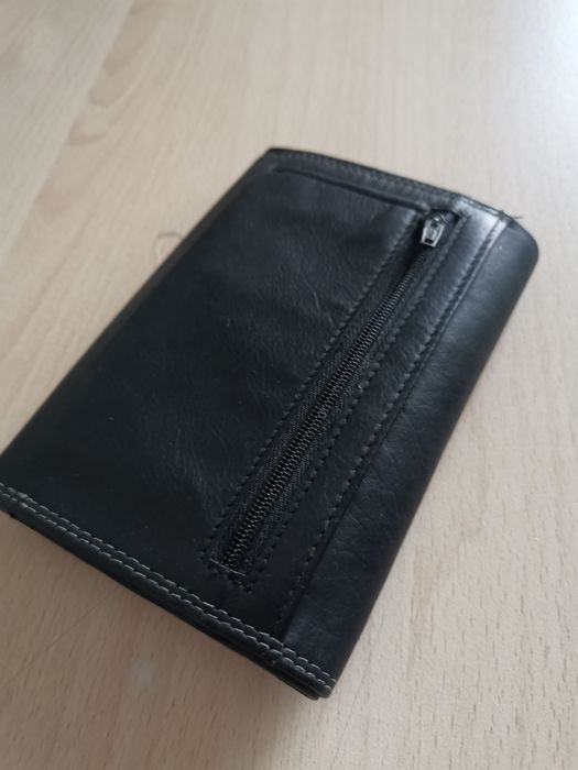 Carteira nova em pele genuína