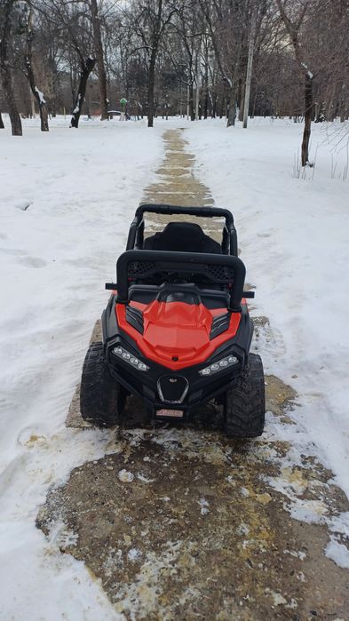 Продам машину детскую