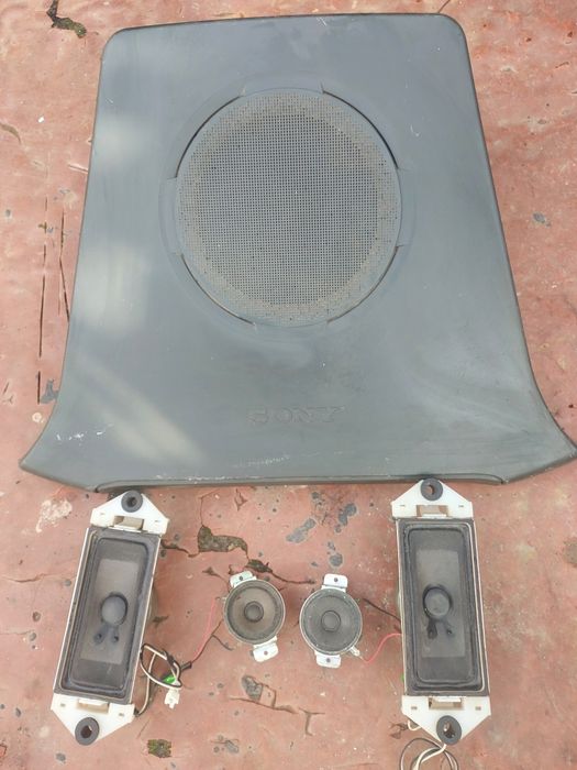 Сабвуфер и динаміки акустичній сістими SOHI .