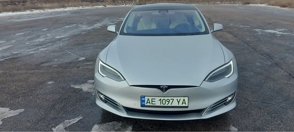 Тесла S 2017 г.