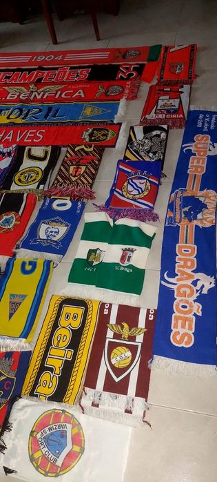 variados cachecois de varios clubes