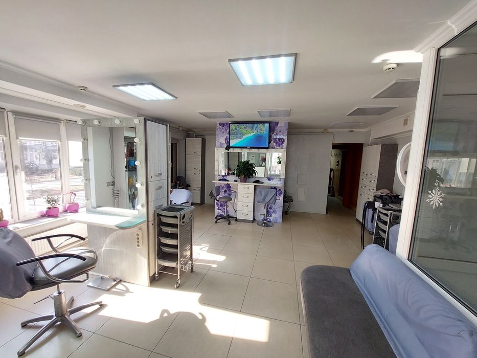 Продається комерційне приміщення в районі Проспекту Незалежності.