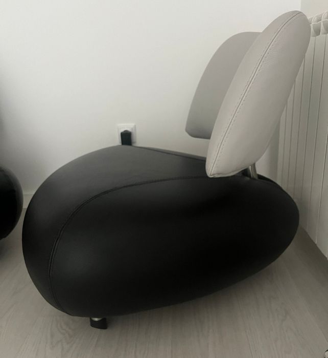 2 Cadeirãos  de pele preto e cinzento