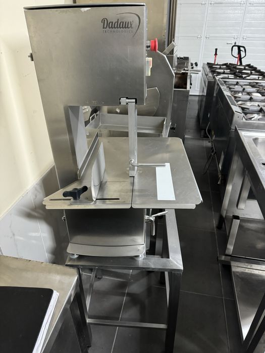 Serra  ossos , serra peixe congelos , bacalhau