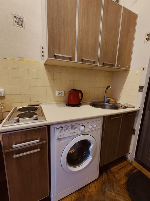 Продам 1 комнатная квартира метро Спортивная. Экв.17600 у.е. Торг