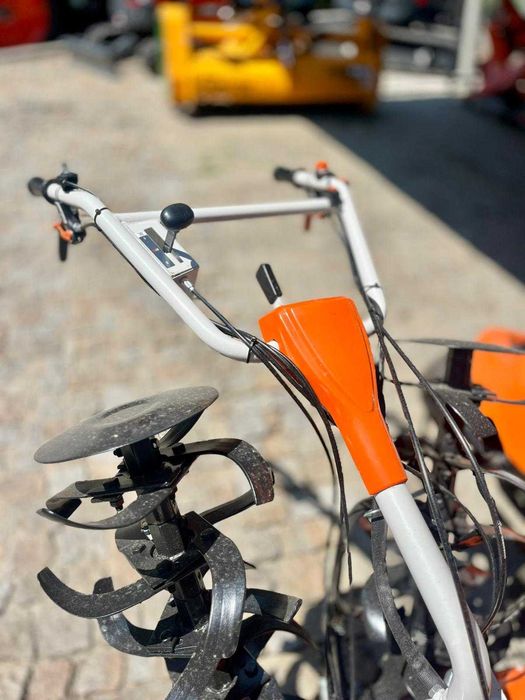 Motoenxada a gasolina STIHL MH 700 - Usada
