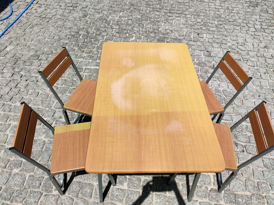 Mesa de jardim/cozinha/esplanada.
