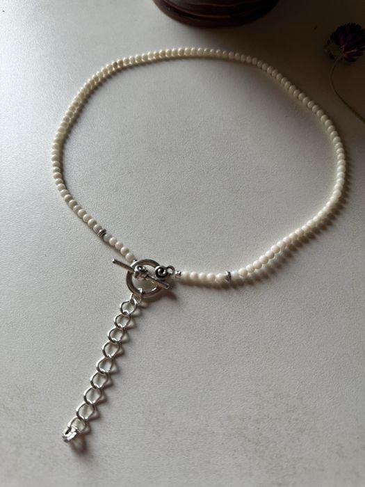 Чокери з червоного та білого коралу