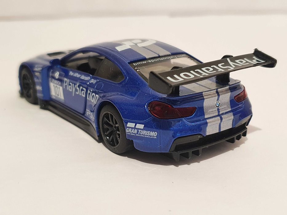 Metalowe auto BMW M6 GT3 skala 1/44 nowy samochod niebieski Pull-Back